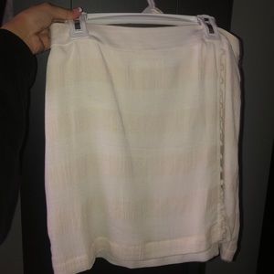 WHITE SKIRT WITH ZIPPER